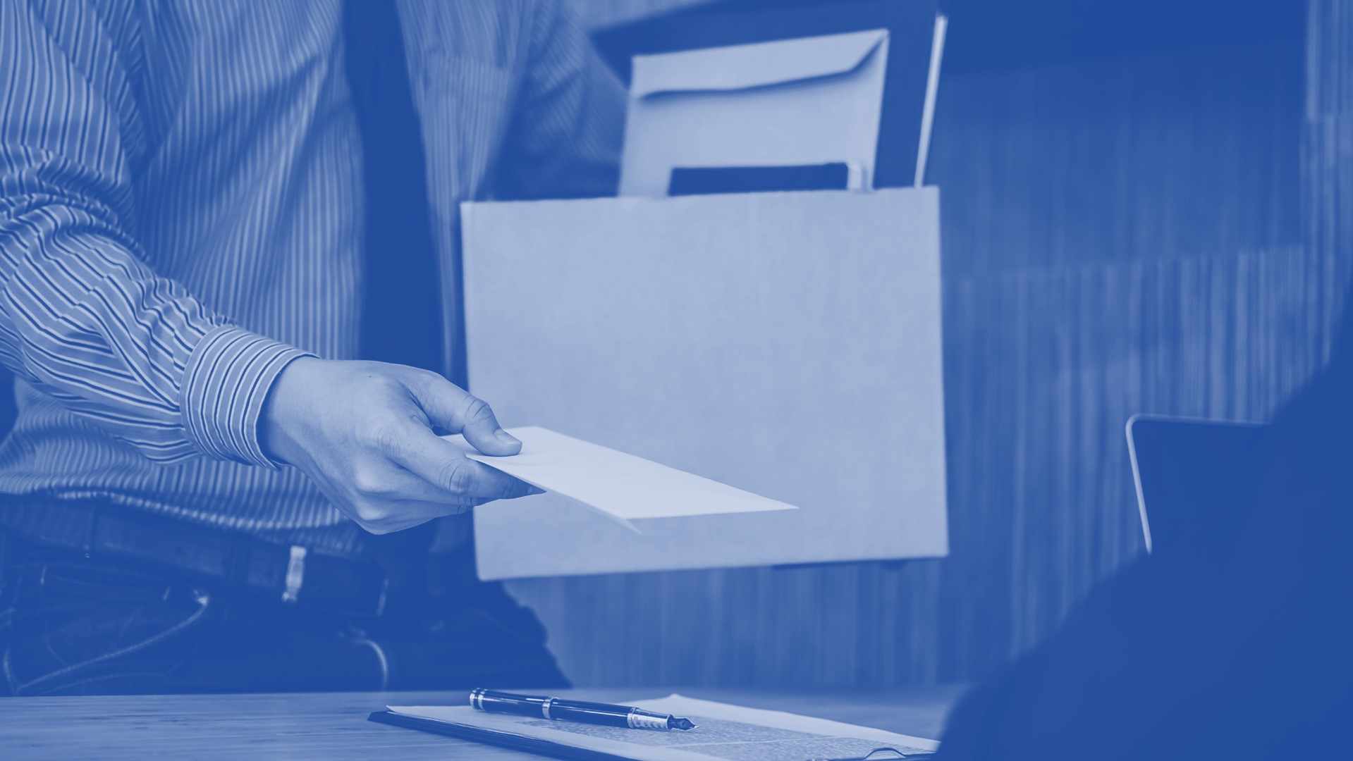 οικειοθελής αποχώρηση