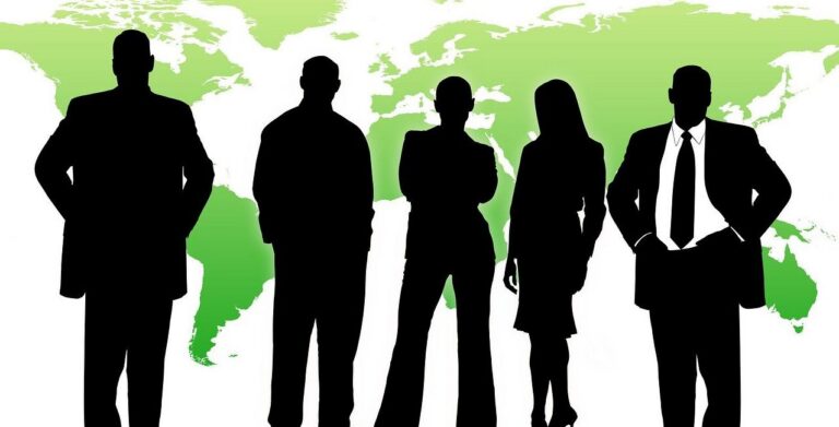 Επιχειρηματίες μη μέτοχοι σε αναμονή πριν την Γενική Συνέλευση